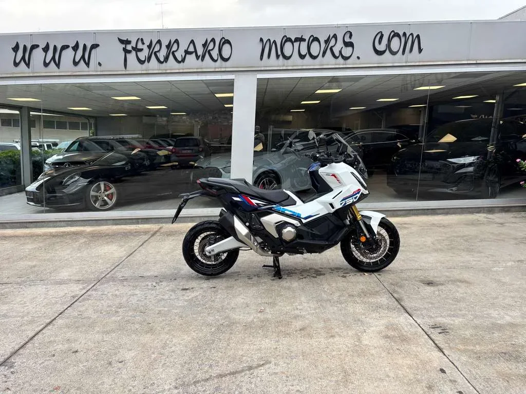 HONDA X-ADV 750 ABS DCT BIANCO