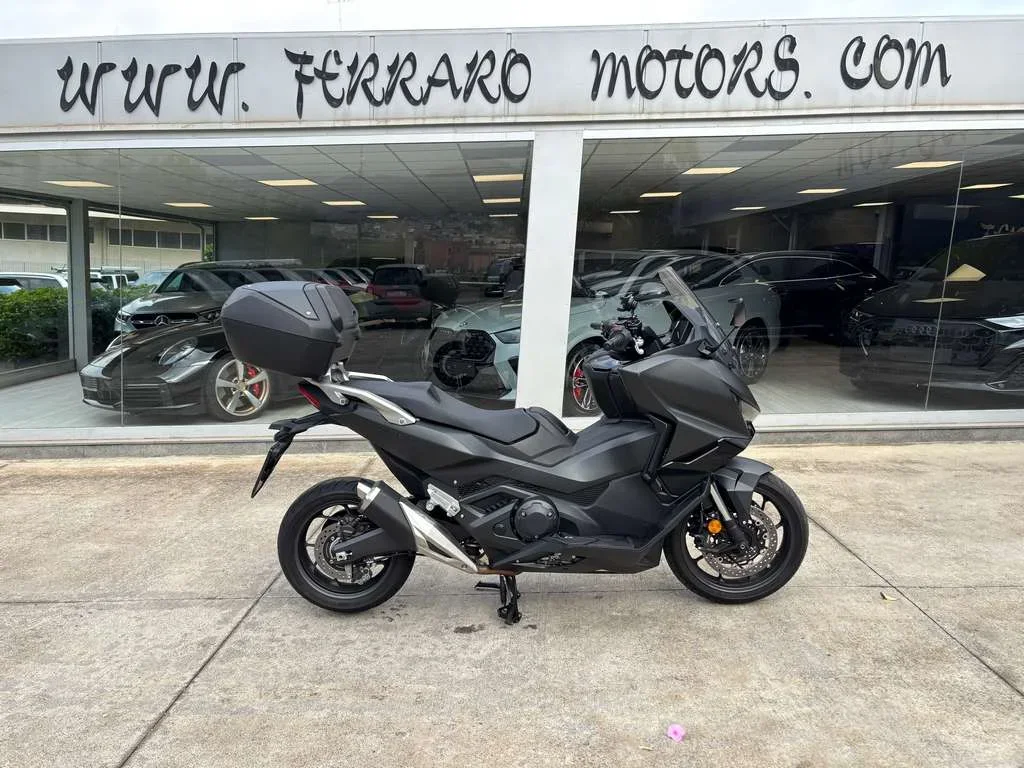 HONDA FORZA 750 NERO