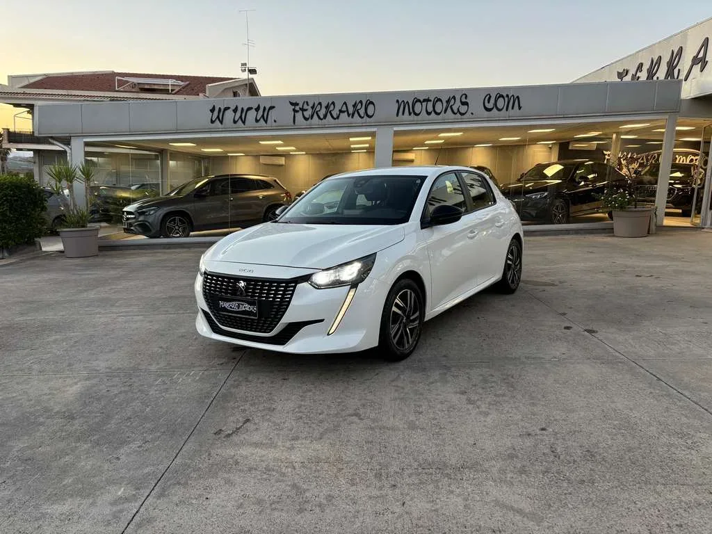 PEUGEOT 208